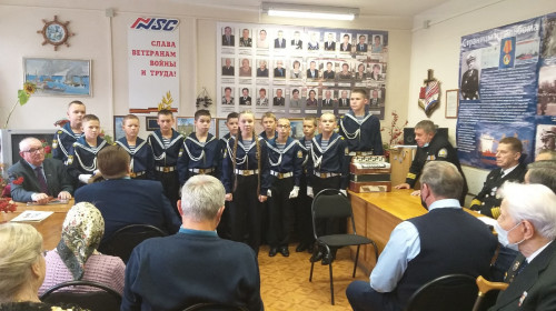 1 октября - День пожилого человека. Кадеты поздравили ветеранов Северного морского пароходства.