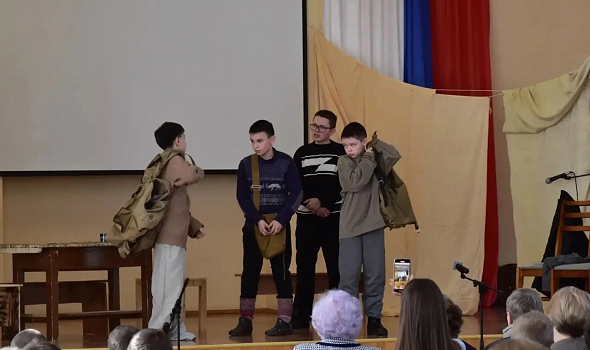 «За вас, мальчишки!»