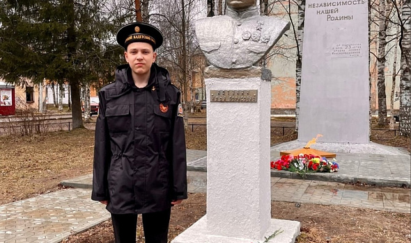 Во всех уголках Архангельской области в этот праздничный день кадеты корпуса возлагают цветы к памятным монументам и обелискам. С Днем Великой Победы!