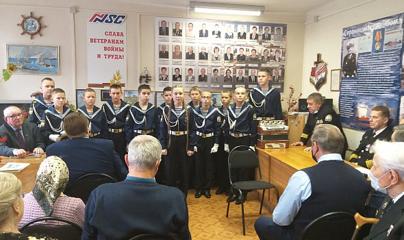 1 октября - День пожилого человека. Кадеты поздравили ветеранов Северного морского пароходства.