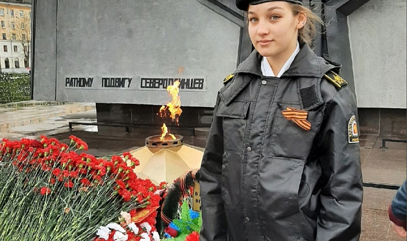 Во всех уголках Архангельской области в этот праздничный день кадеты корпуса возлагают цветы к памятным монументам и обелискам. С Днем Великой Победы!