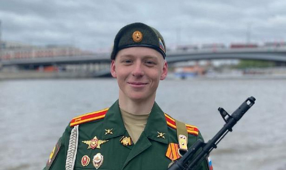 Наши выпускники на марше Победы в столице России!
